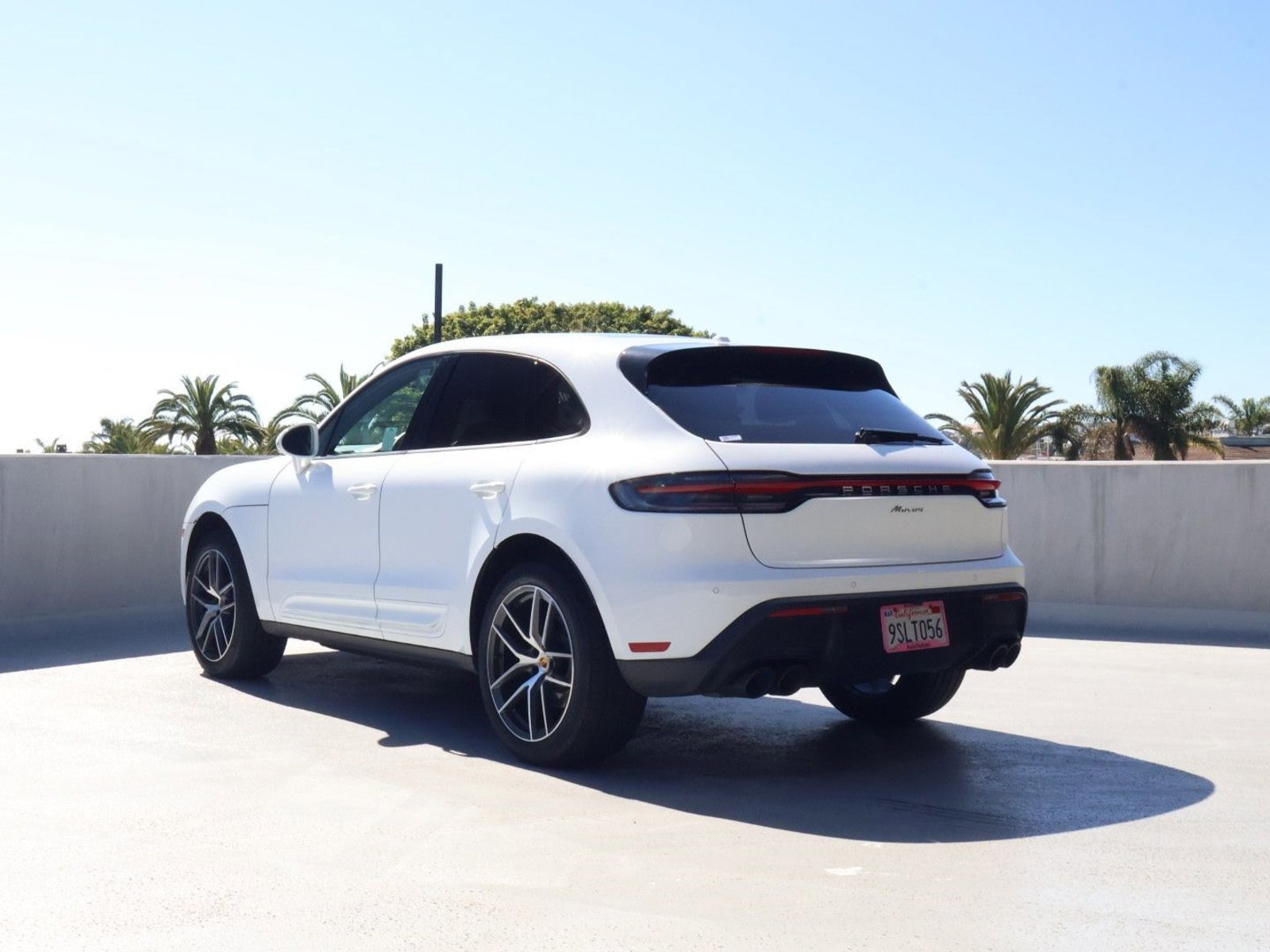 Certified 2025 Porsche Macan image 7