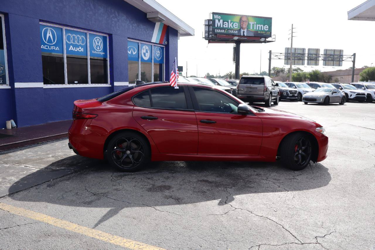 Used 2018 Alfa Romeo Giulia Ti Sport w/ Quick Order Package 22S Sport AWD/4WD image 2