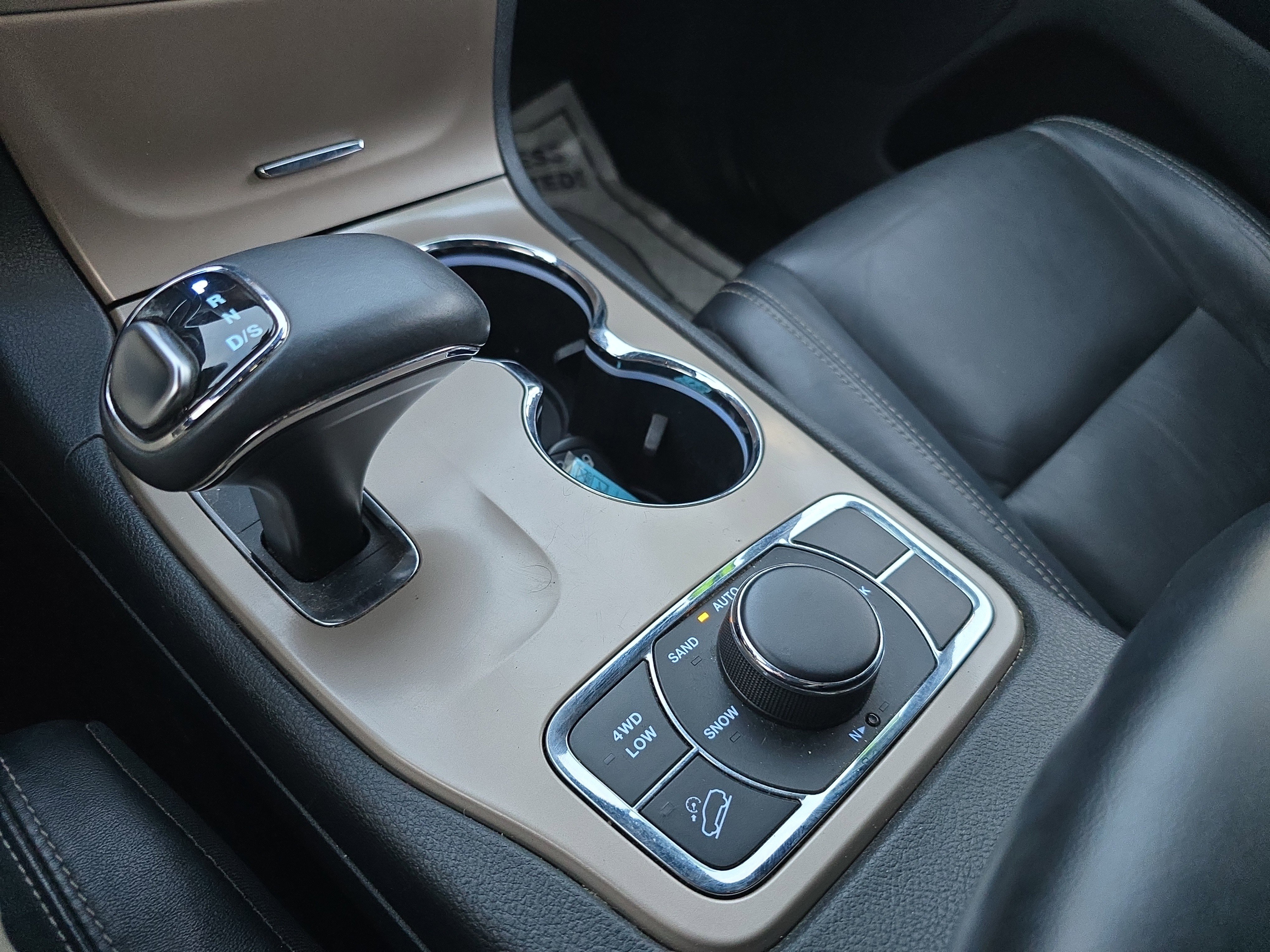 Used 2015 Jeep Grand Cherokee Limited image 26