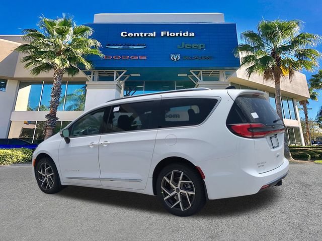 New 2027 Chrysler Pacifica Pinnacle w/ Theater Group AWD/4WD image 7