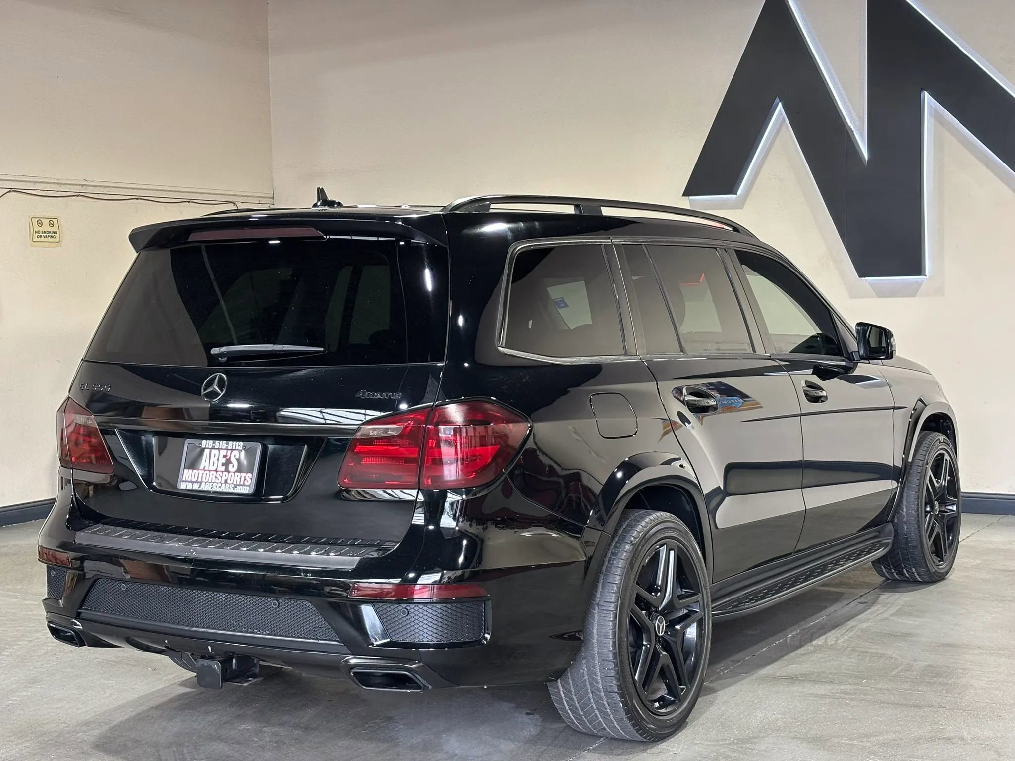 Used 2015 Mercedes-Benz GL 550 4MATIC image 4