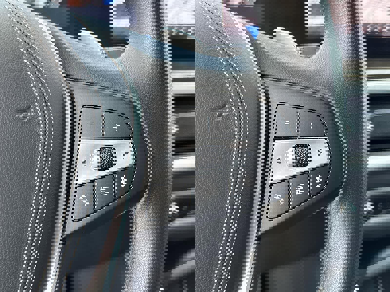 Used 2024 BMW X5 xDrive50e image 12