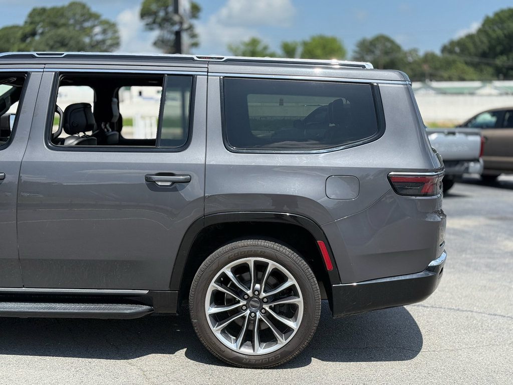 Used 2022 Jeep Wagoneer Series III w/ Flexible Seating Group RWD image 12