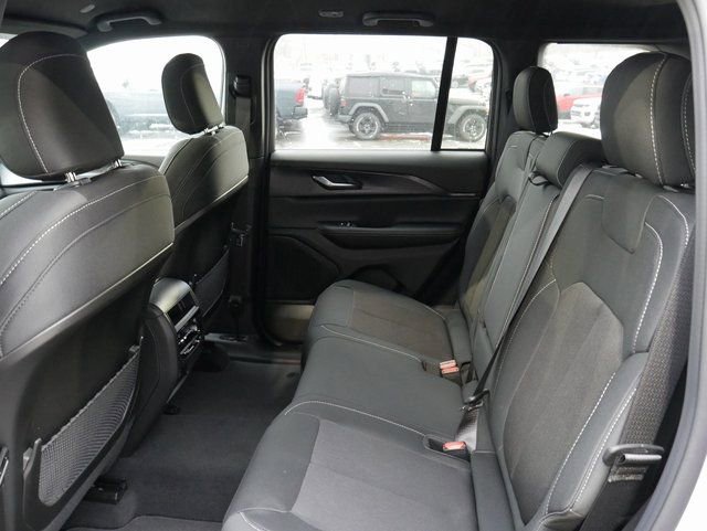 New 2025 Jeep Grand Cherokee Laredo image 22