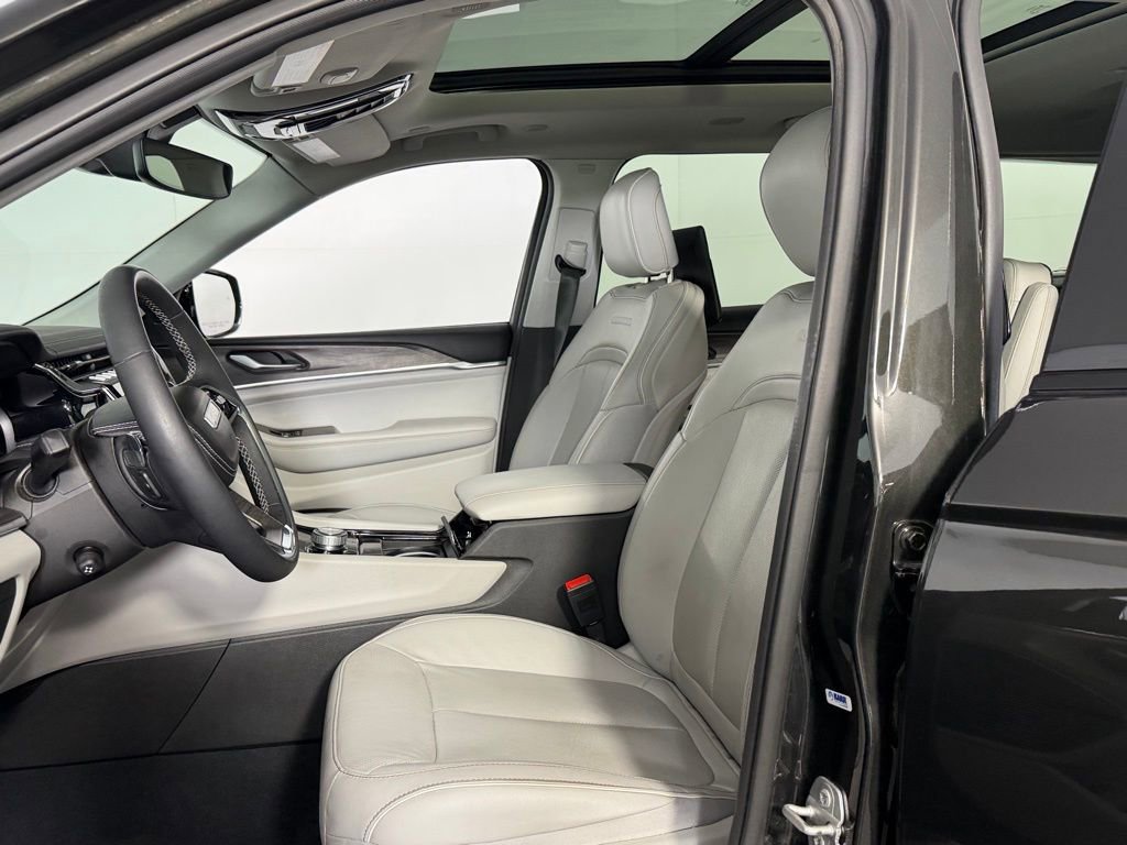 Certified 2023 Jeep Grand Cherokee L Overland w/ Rear Seat Video Group I AWD/4WD image 22