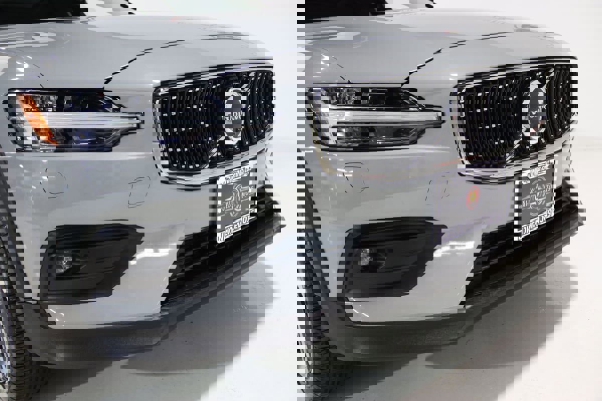 Used 2025 Volvo V60 B5 Cross Country Plus image 21