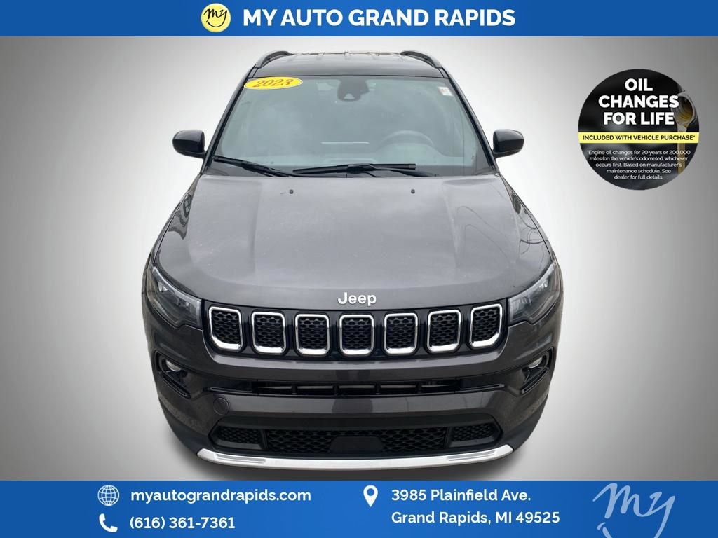Used 2023 Jeep Compass Limited AWD/4WD image 2
