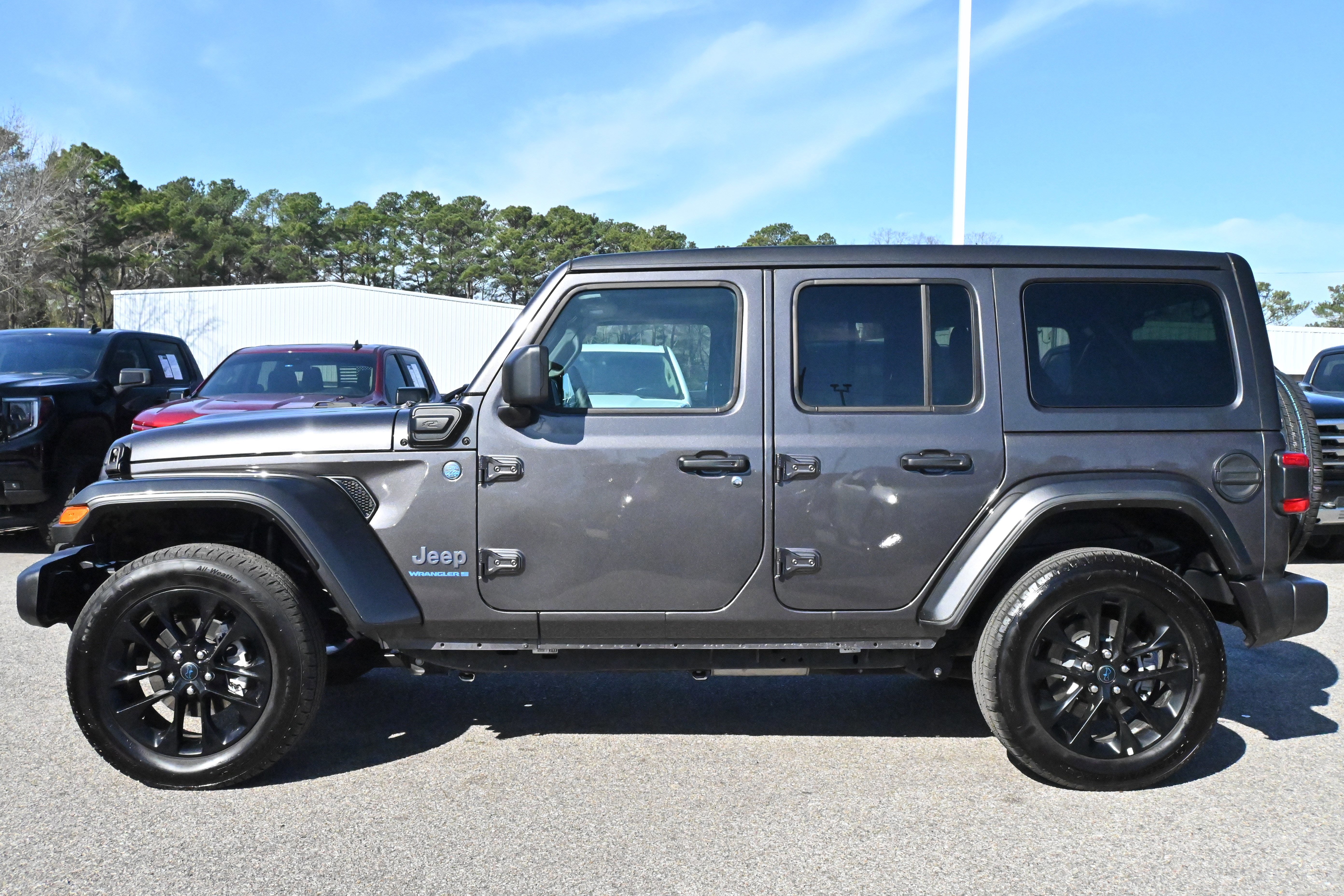 Used 2025 Jeep Wrangler Sahara w/ Safety Group image 12