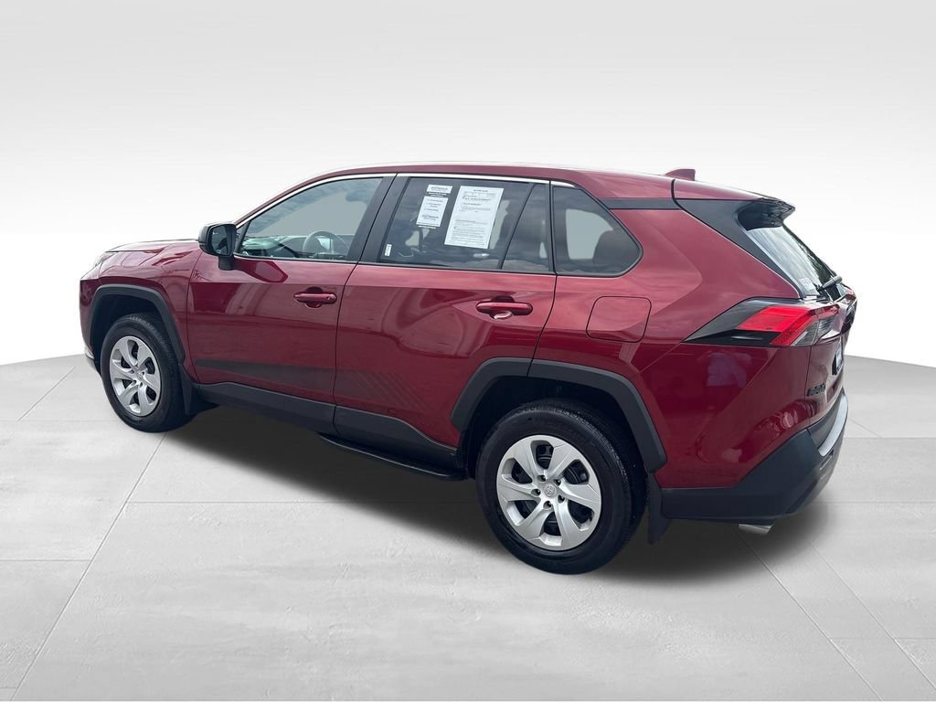 Used 2024 Toyota RAV4 LE AWD/4WD image 4