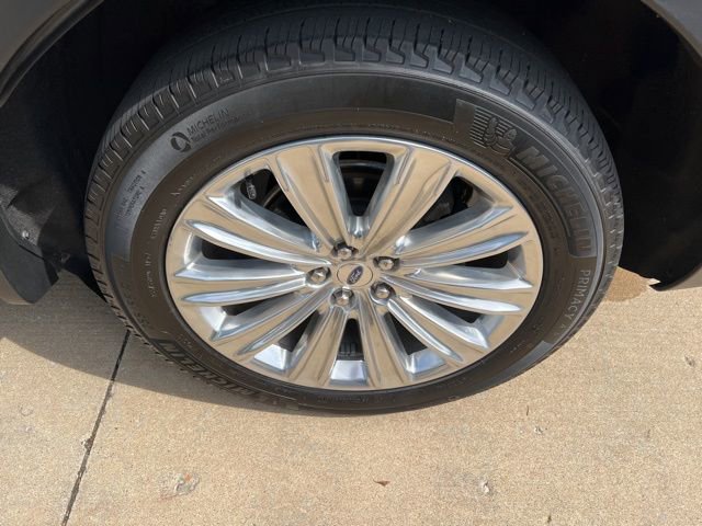 Used 2022 Ford Explorer Limited w/ Equipment Group 301A AWD/4WD image 16