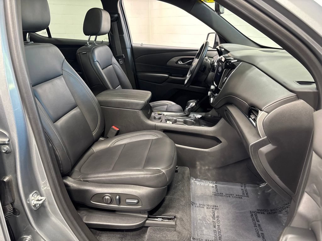 Used 2023 Chevrolet Traverse LT w/ LT Premium Package AWD/4WD image 11