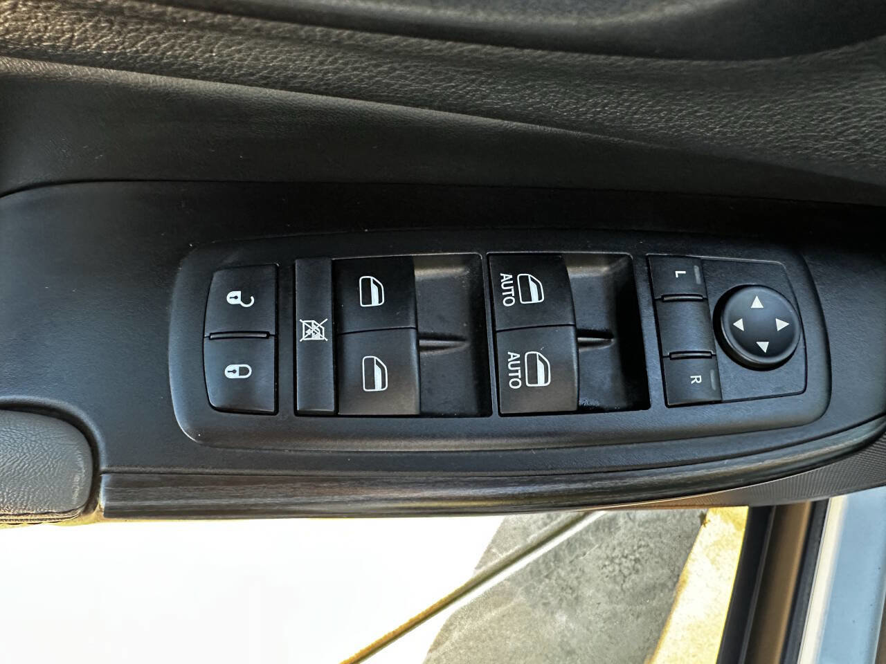 Used 2014 Jeep Cherokee Limited w/ Technology Group image 22