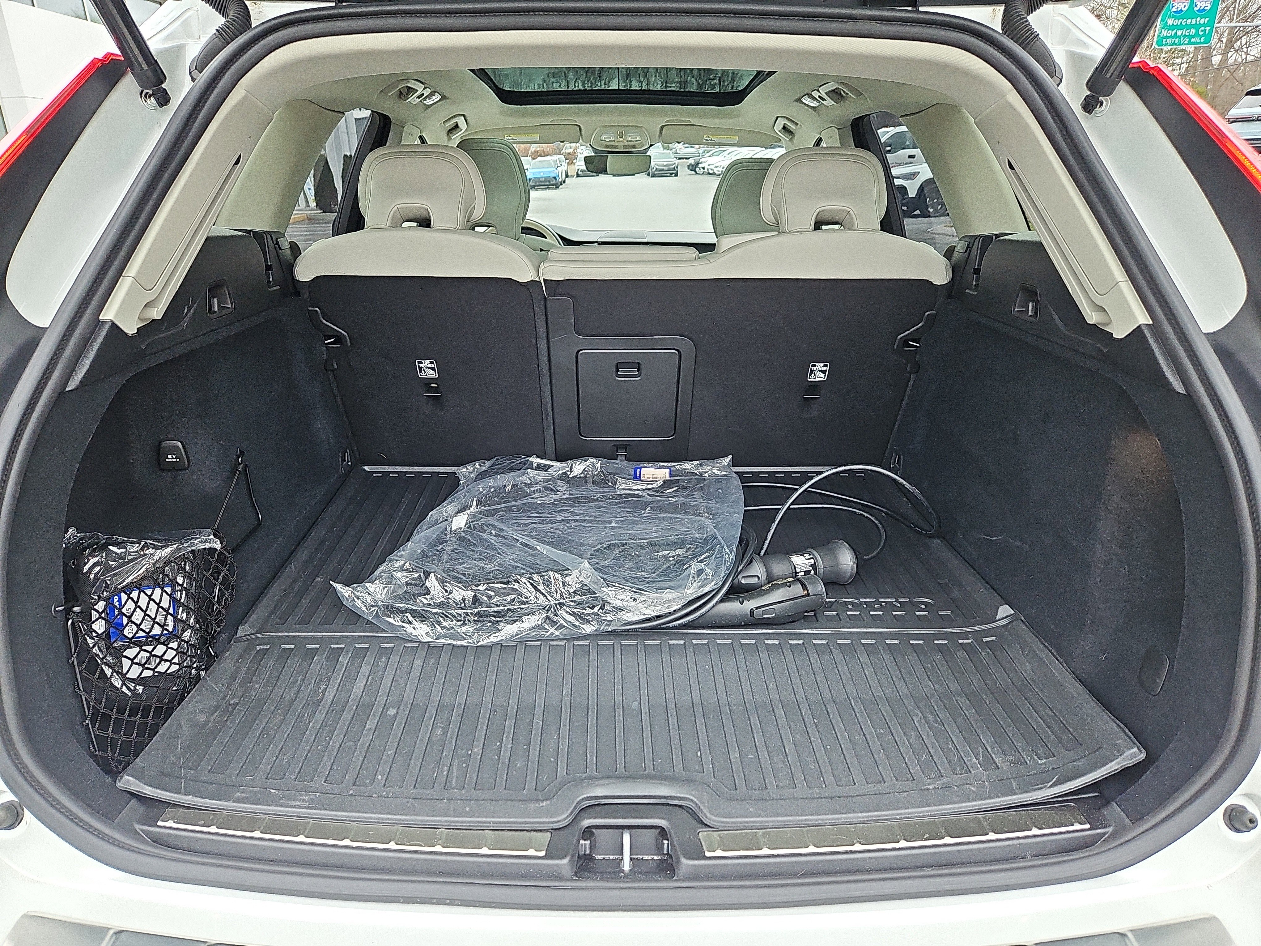 Used 2025 Volvo XC60 T8 Plus w/ Protection Package Premier image 35