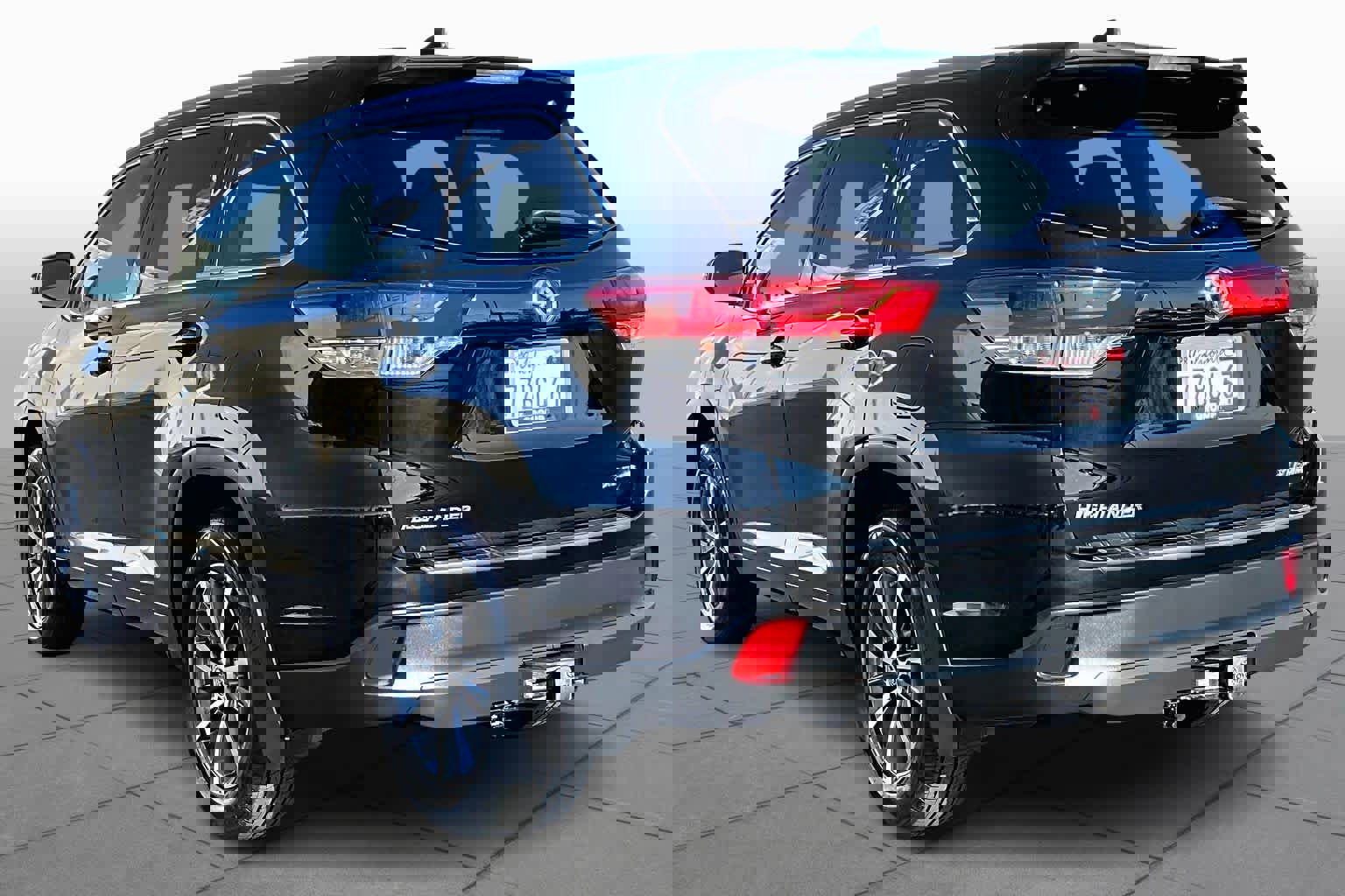 Used 2017 Toyota Highlander XLE image 11