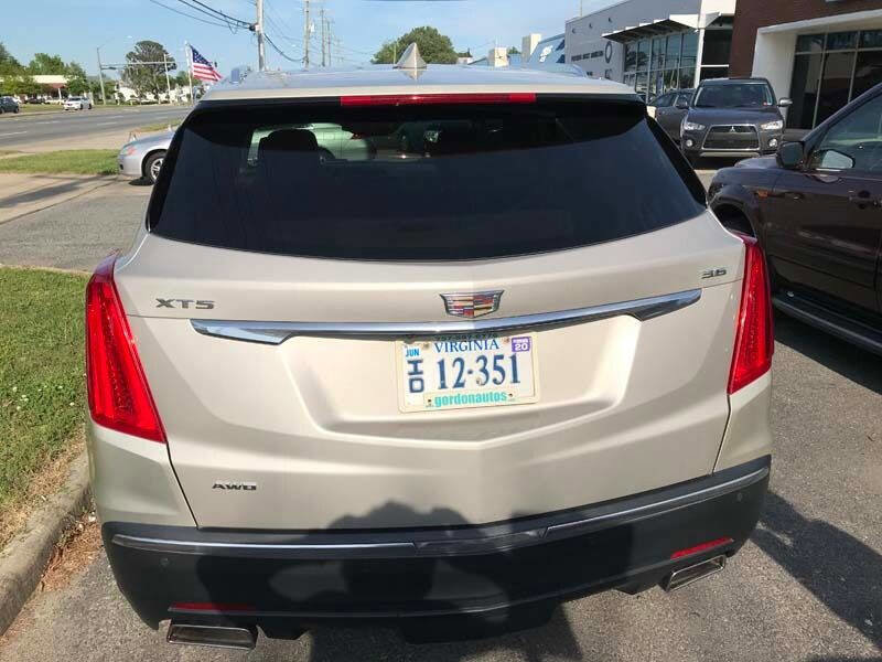 Used 2017 Cadillac XT5 Premium Luxury w/ Driver Assist Package image 4