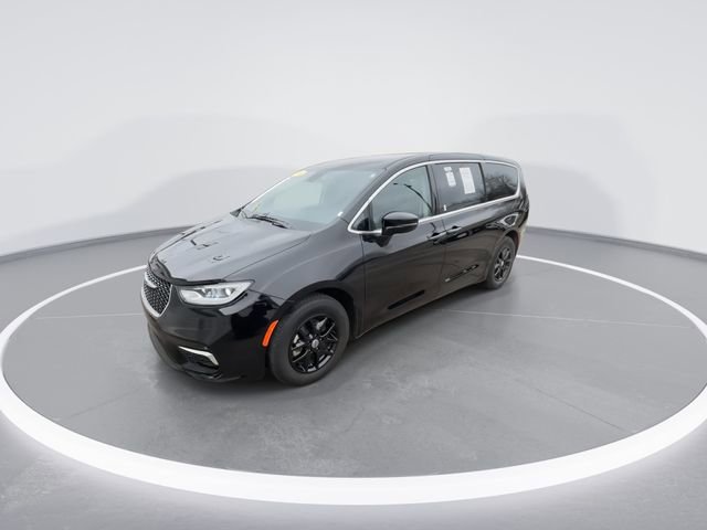 Used 2024 Chrysler Pacifica Touring-L FWD image 4