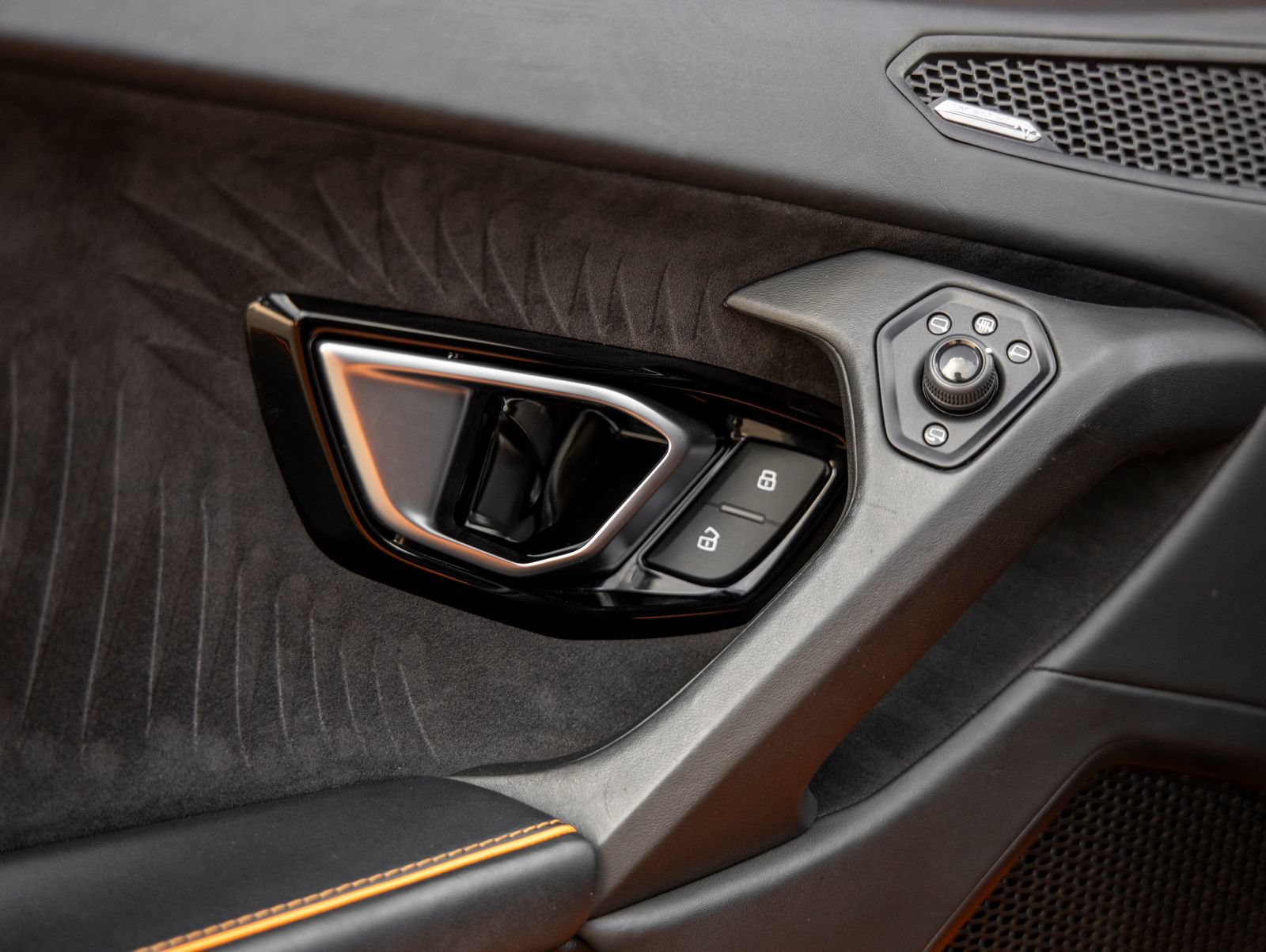 Used 2021 Lamborghini Huracan EVO RWD image 23