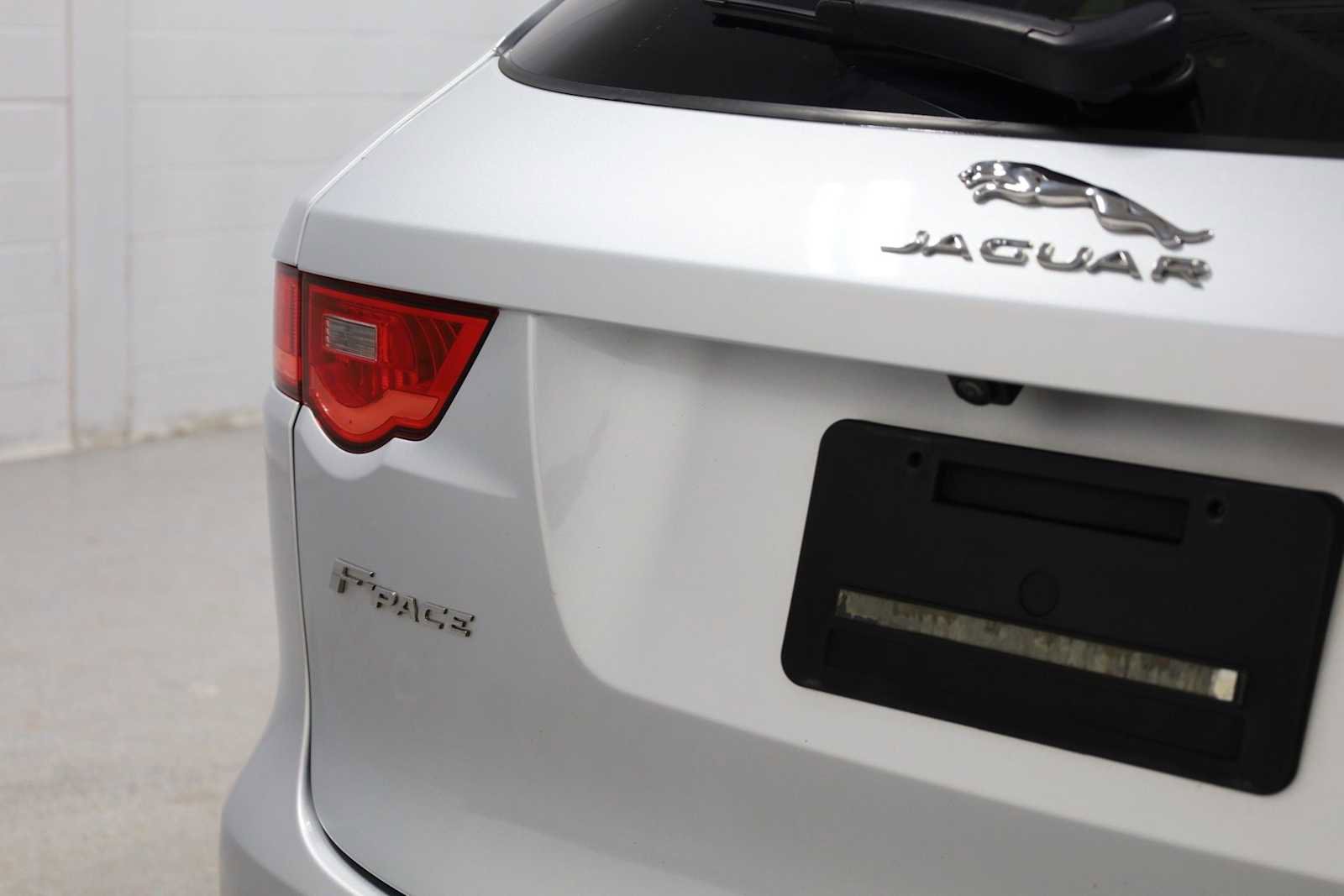 Used 2019 Jaguar F-PACE Premium image 8