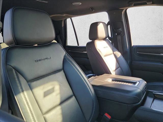 Used 2023 GMC Yukon Denali image 13