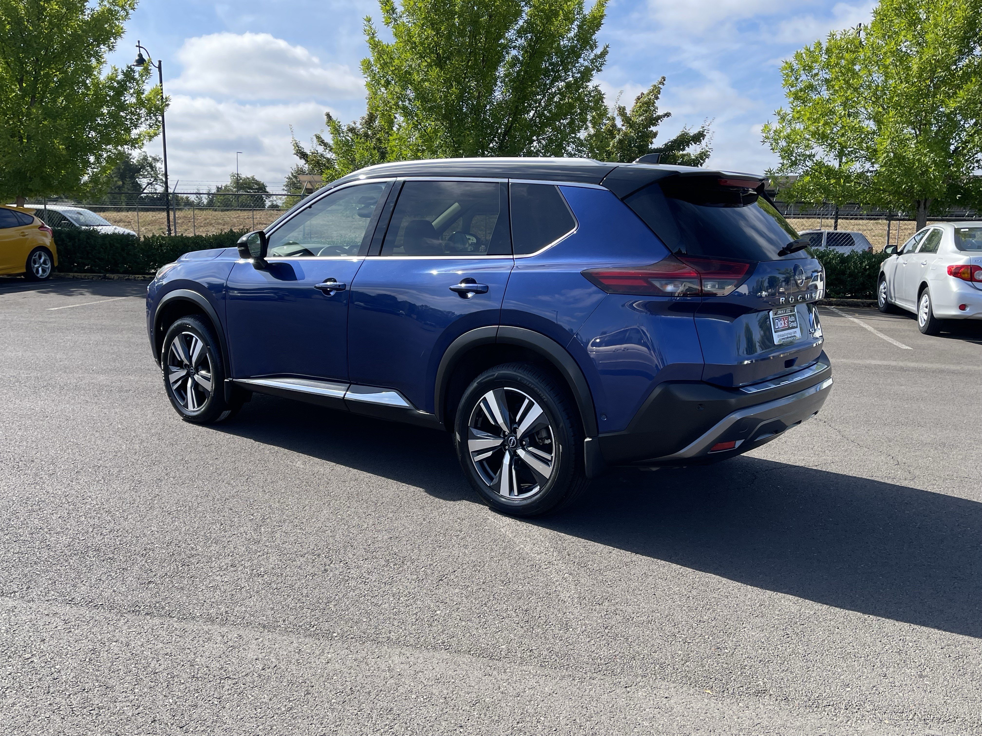 Used 2023 Nissan Rogue SL w/ SL Premium Package AWD/4WD image 3