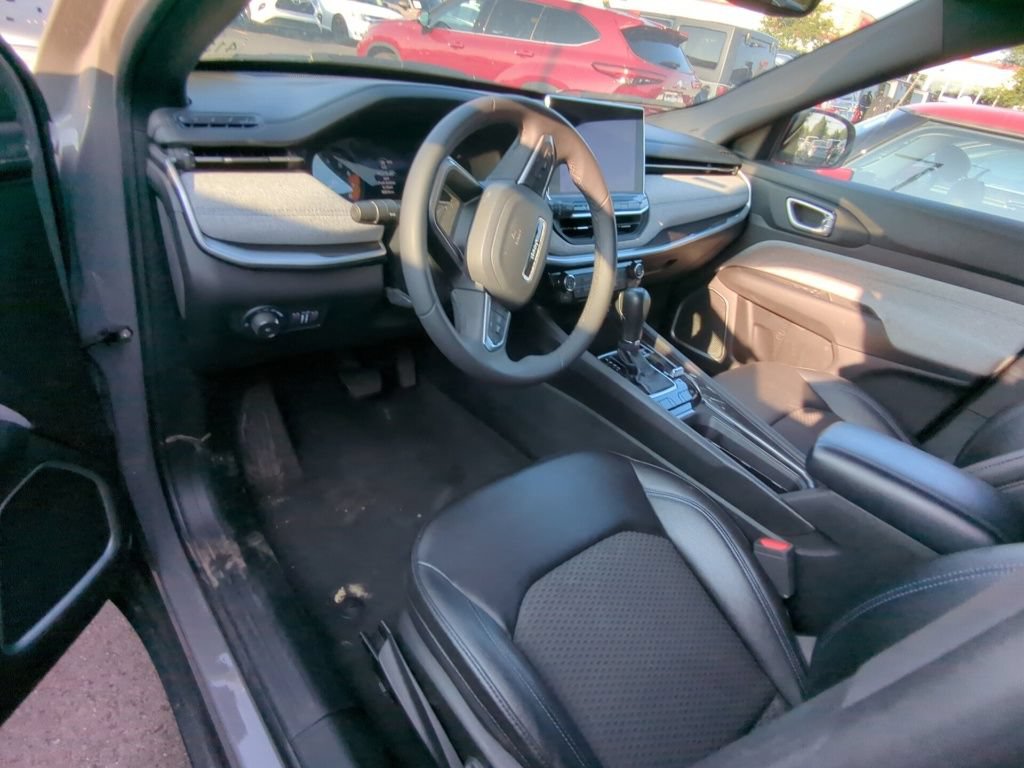 Used 2024 Jeep Compass Latitude AWD/4WD image 7