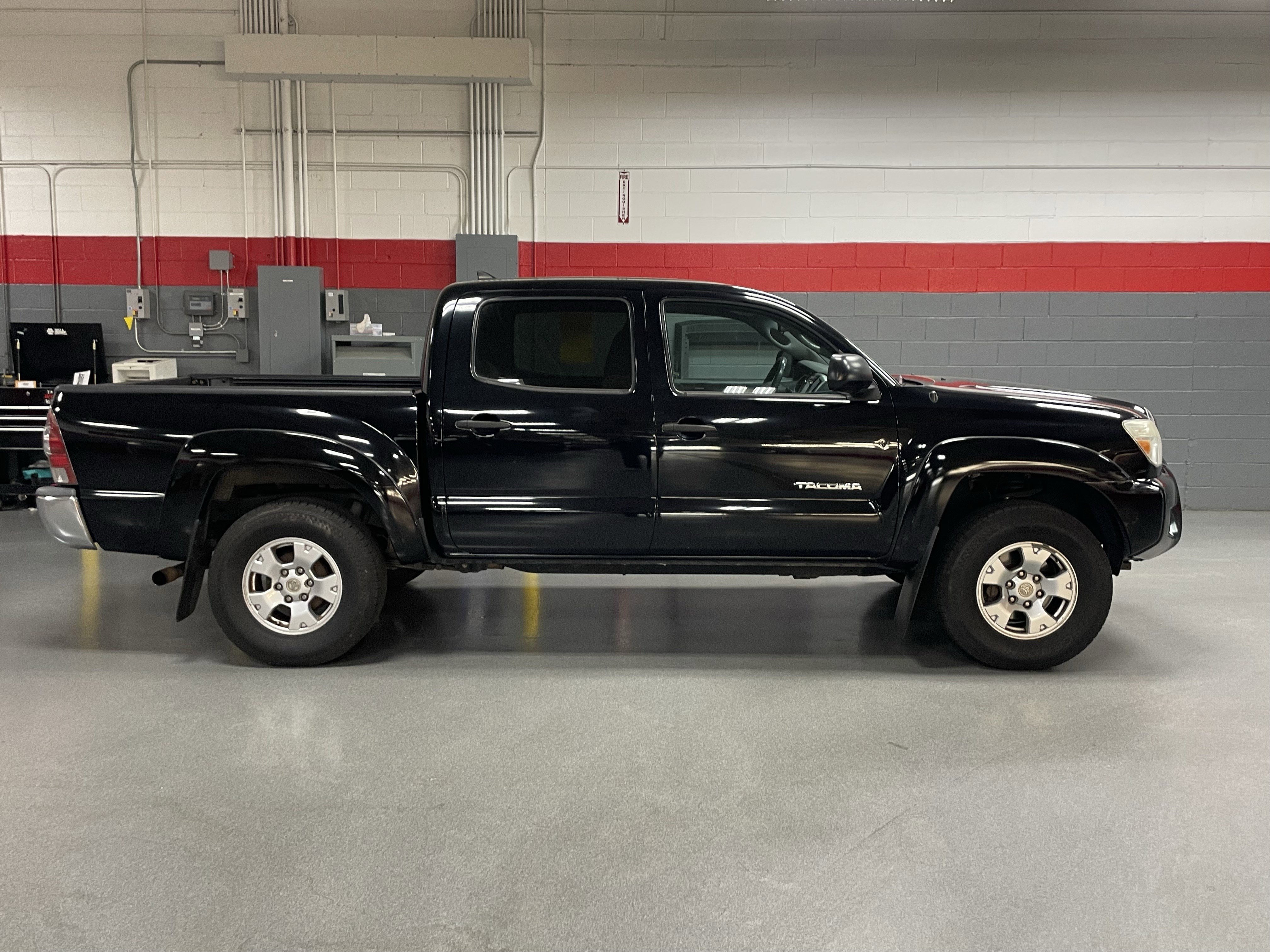 Used 2014 Toyota Tacoma PreRunner w/ SR5 Package image 35