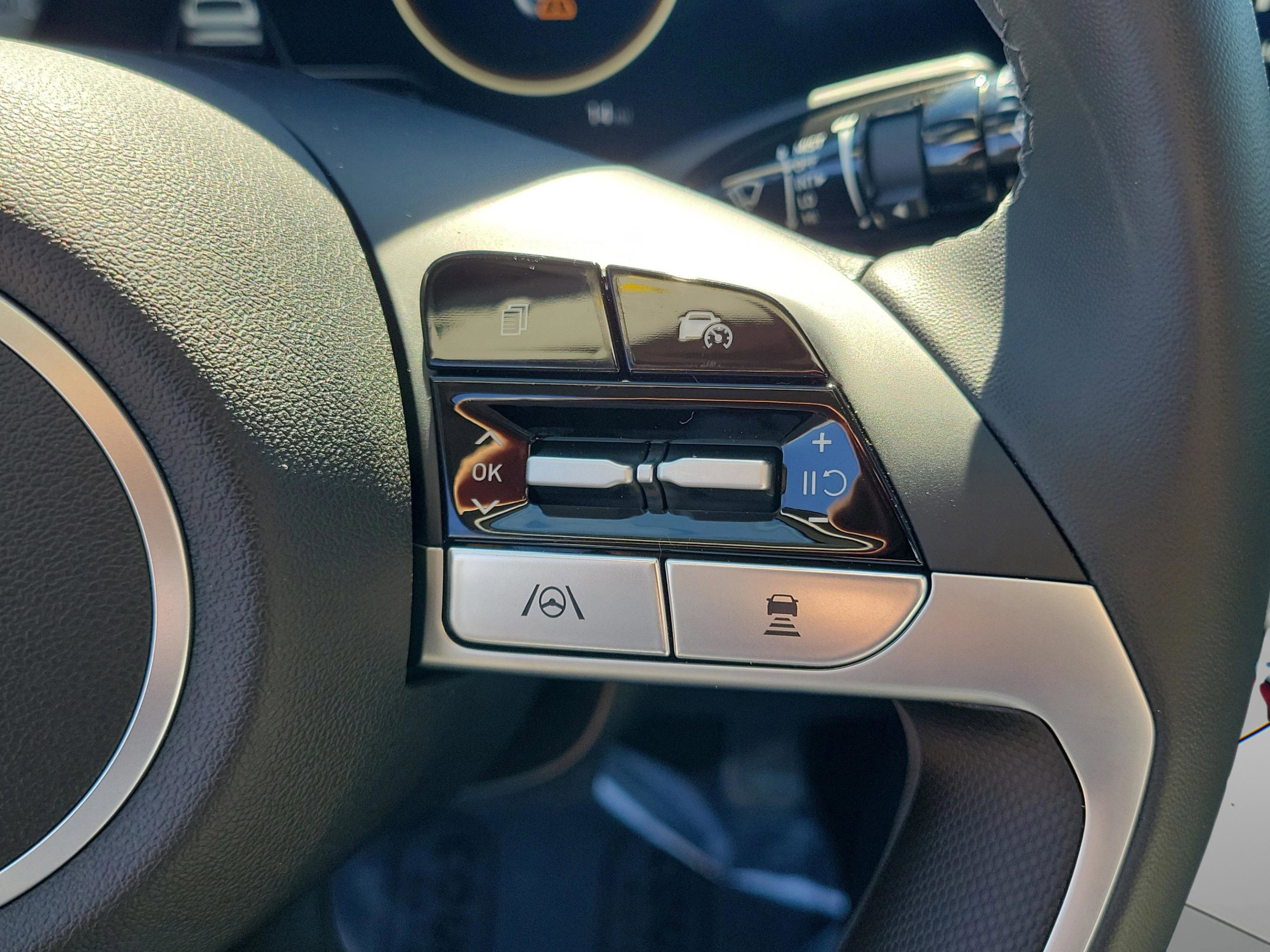 New 2026 Hyundai Elantra Limited image 25