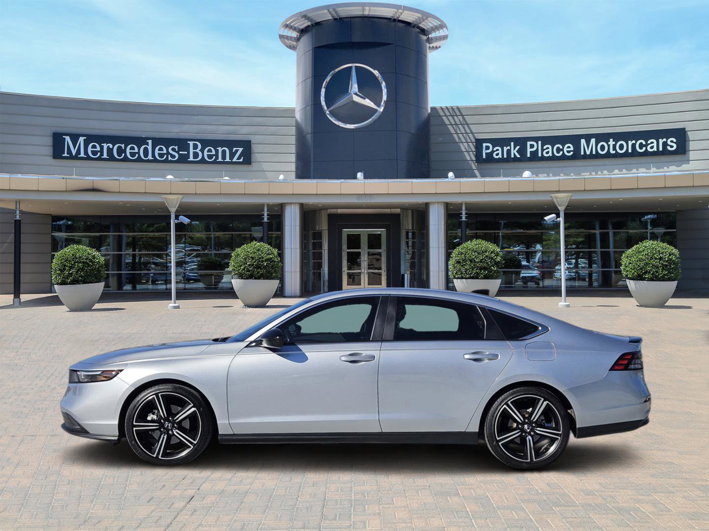 Used 2024 Honda Accord Sport image 3