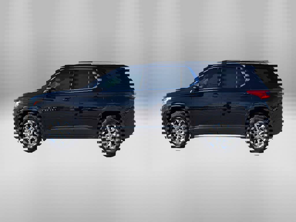 Used 2018 Chevrolet Traverse LT w/ LPO, Black Accent Package image 2