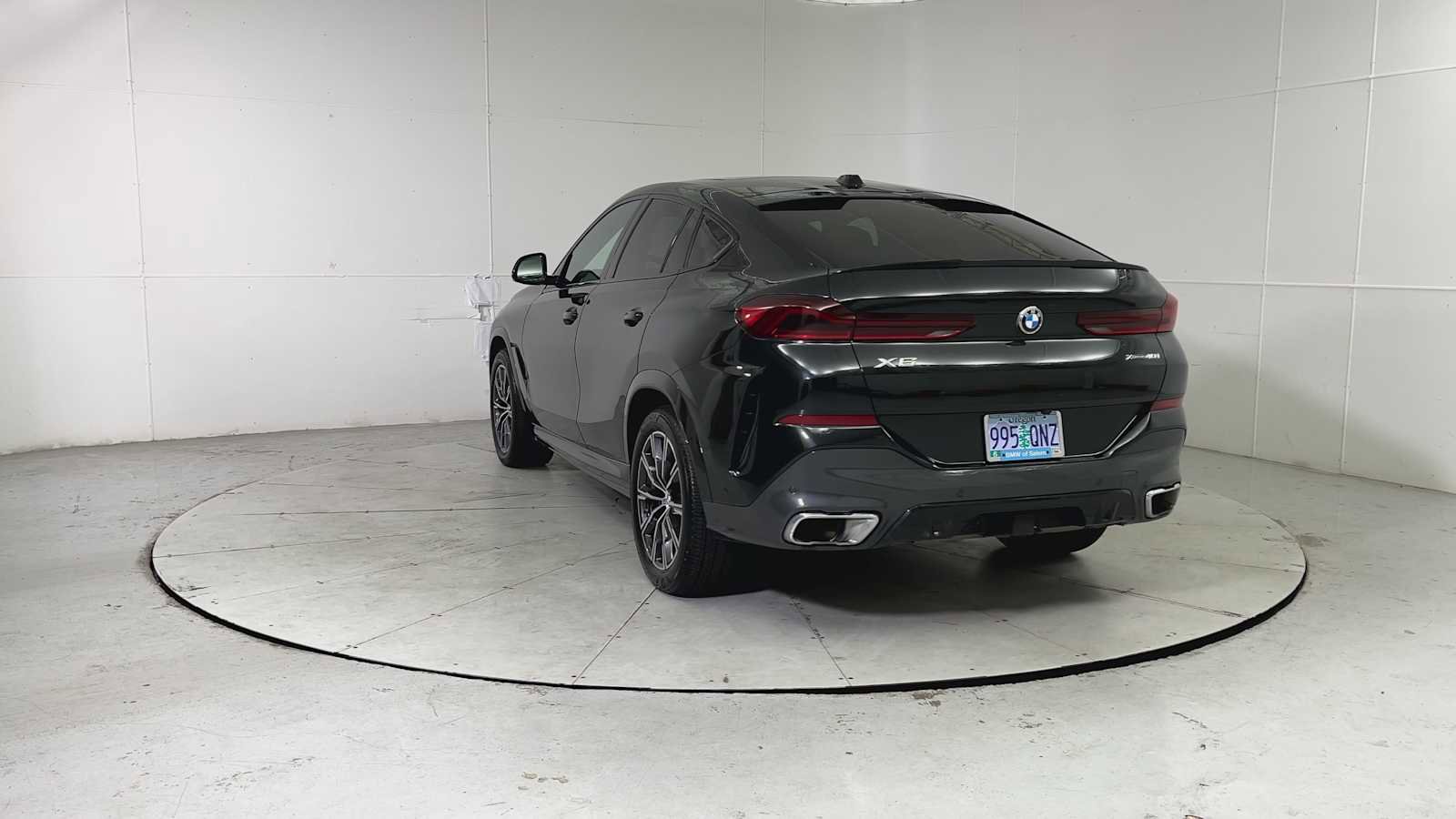 Used 2025 BMW X6 xDrive40i w/ Climate Comfort Package image 3