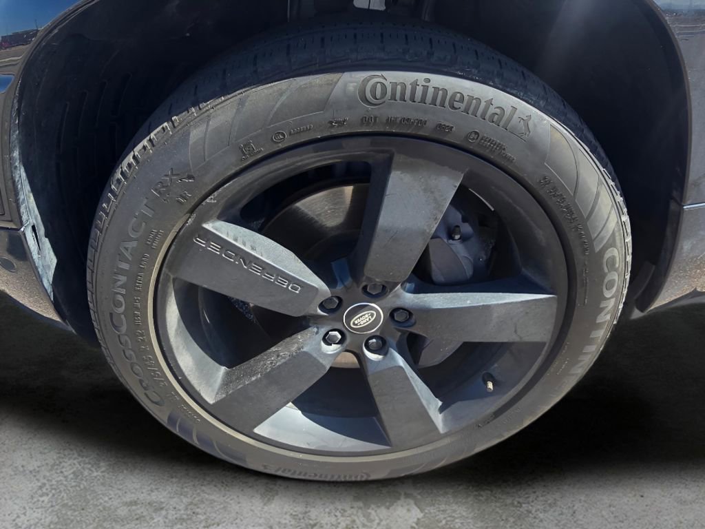 Used 2023 Land Rover Defender 130 X-Dynamic SE image 10