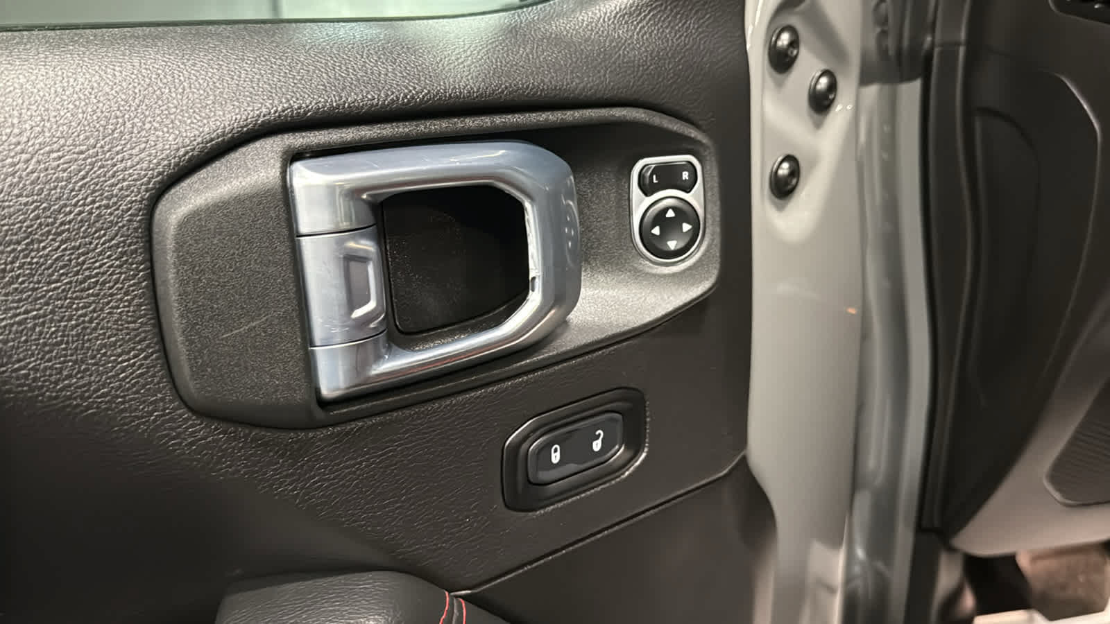 Used 2023 Jeep Wrangler Unlimited Rubicon 4xe AWD/4WD image 24
