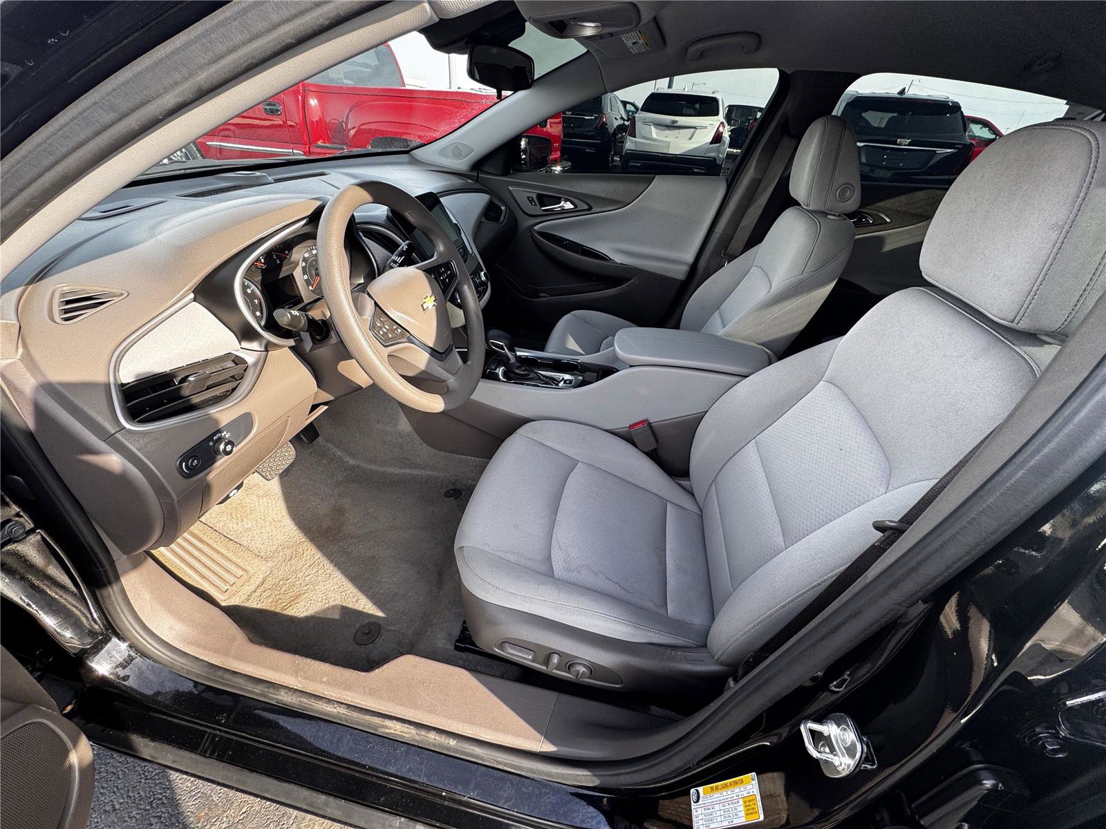 Used 2025 Chevrolet Malibu LT FWD image 7