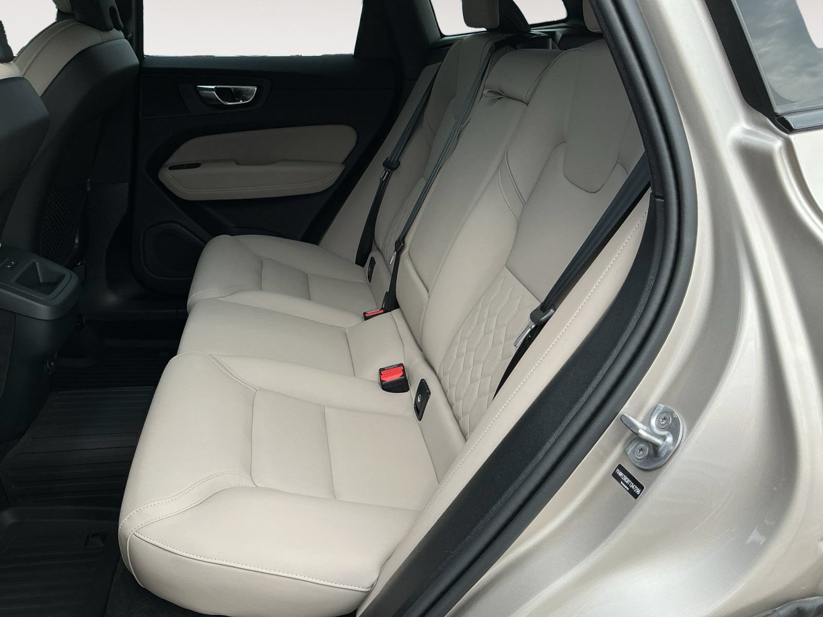Used 2026 Volvo XC60 B5 Plus w/ Protection Package Premier AWD/4WD image 13