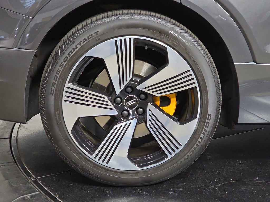 Used 2019 Audi e-tron Prestige w/ Prestige Package AWD/4WD image 29