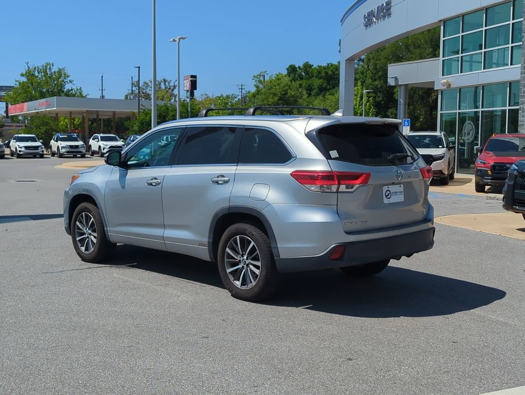 Used 2018 Toyota Highlander XLE FWD image 5
