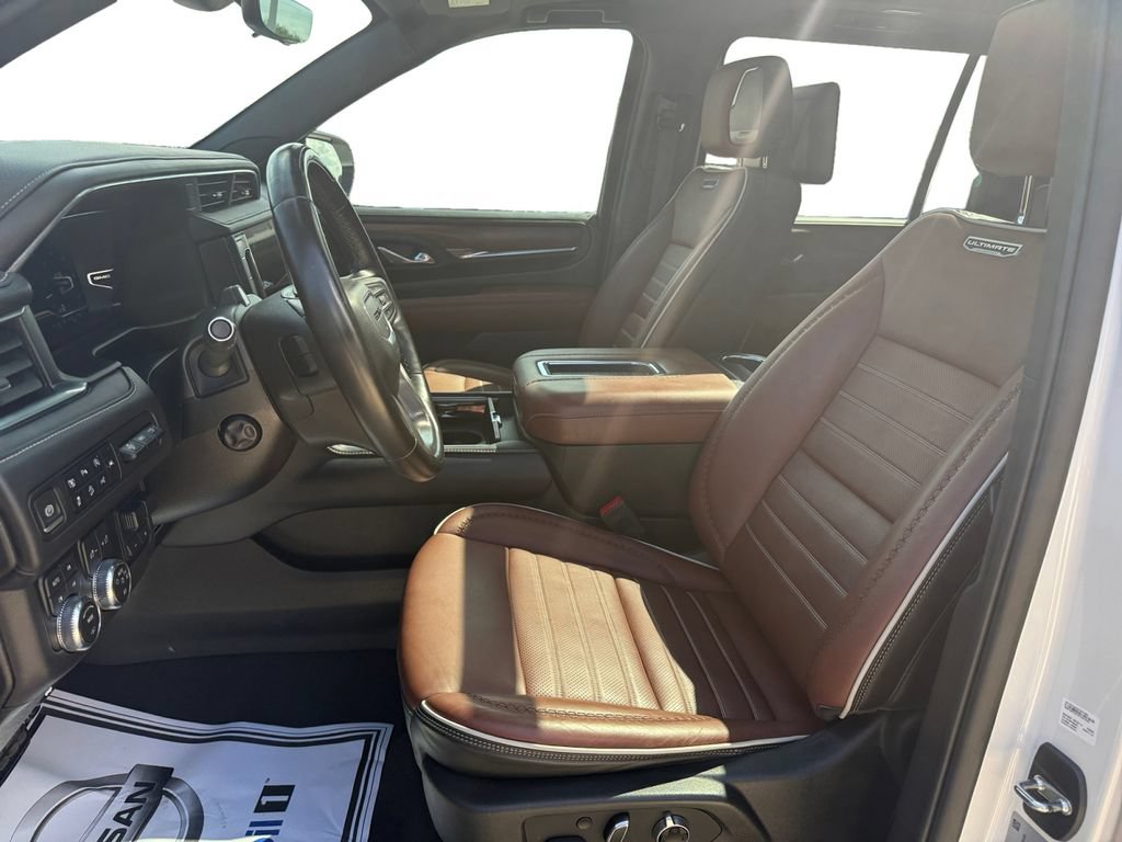 Used 2023 GMC Yukon XL Denali Ultimate AWD/4WD image 10