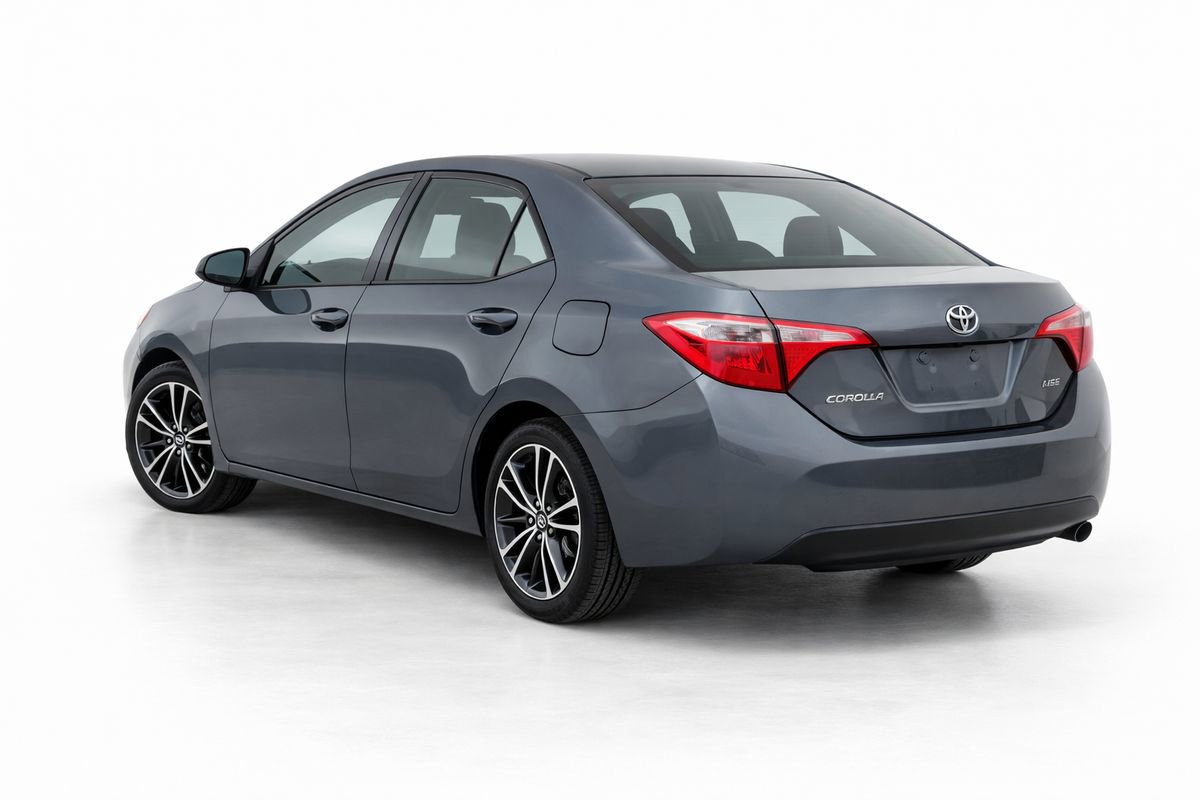 Used 2017 Toyota Corolla LE image 2