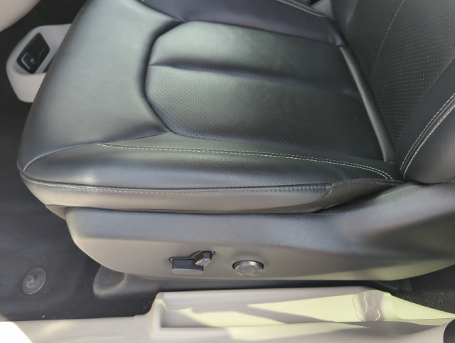Used 2024 Chrysler Pacifica Limited FWD image 34
