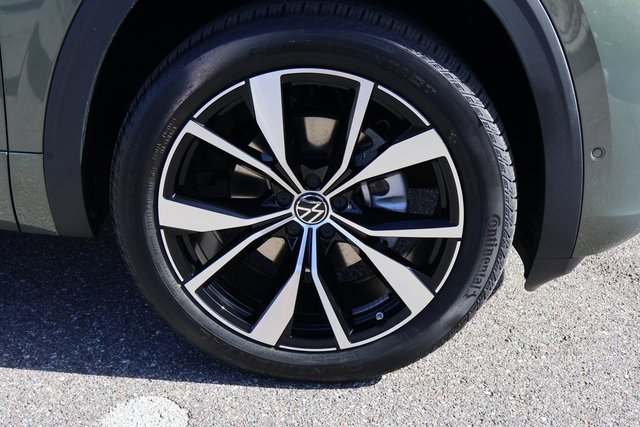 New 2026 Volkswagen Atlas Cross Sport SEL Premium R-Line image 9