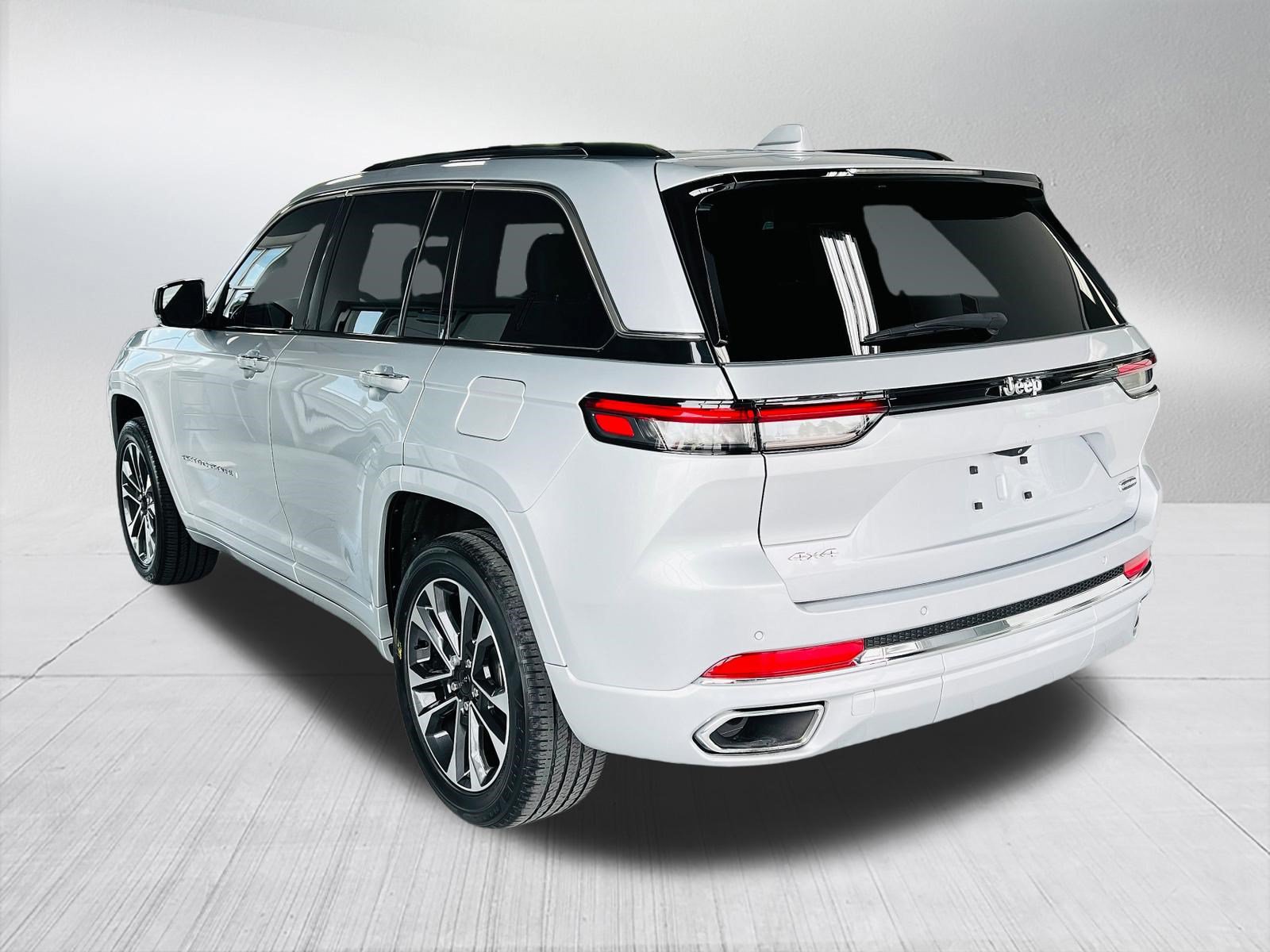 Used 2022 Jeep Grand Cherokee Overland AWD/4WD image 8