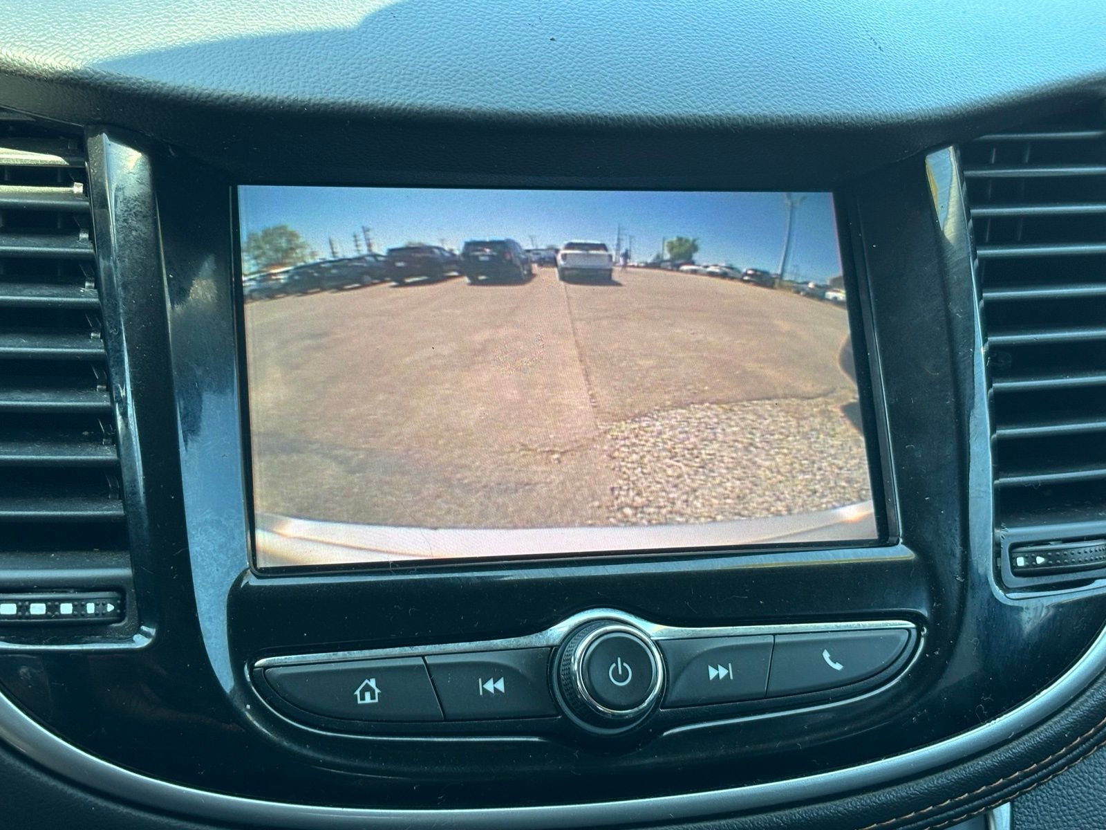 Used 2022 Chevrolet Trax LT w/ LT Convenience Package AWD/4WD image 7