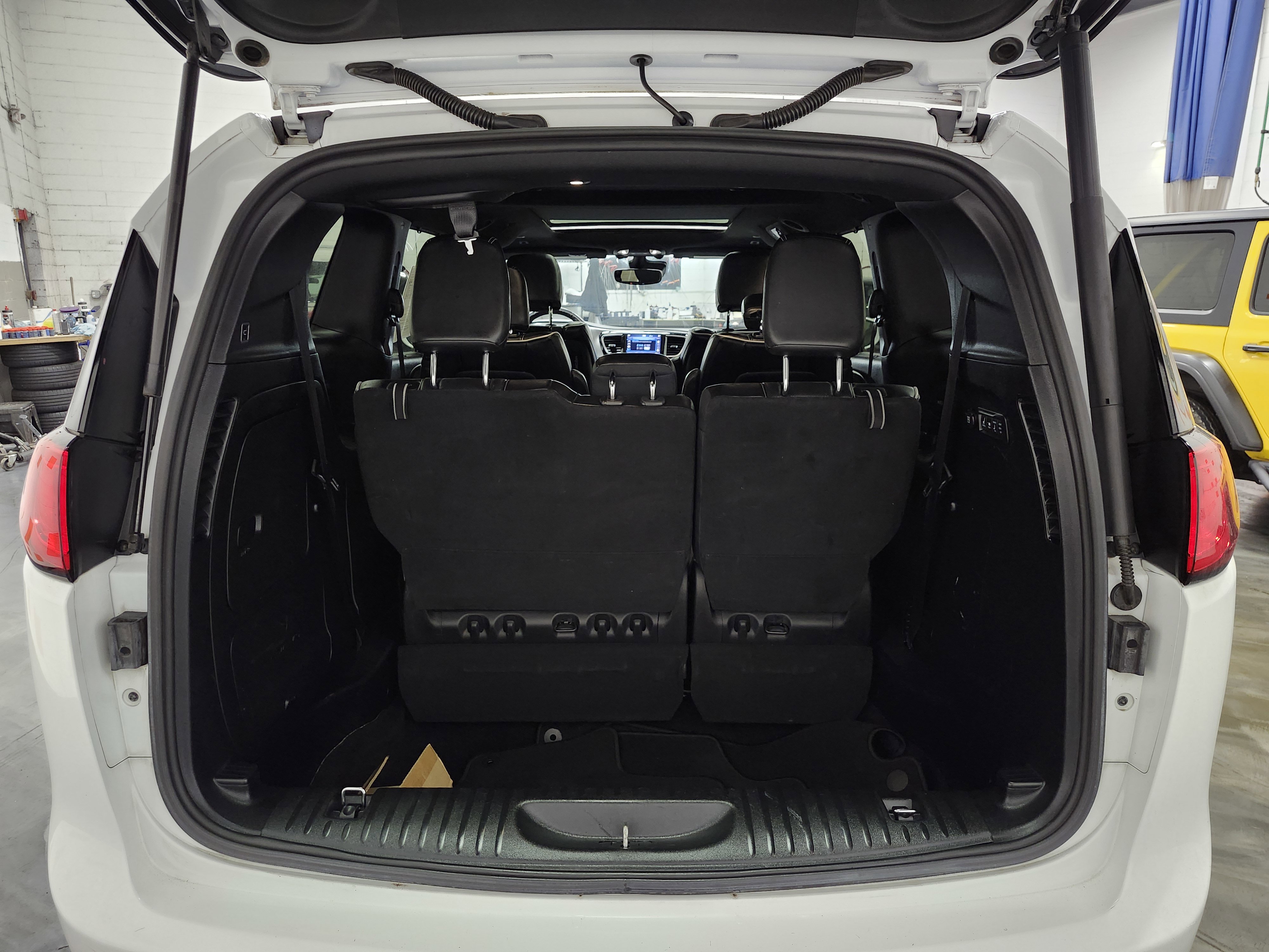 Used 2019 Chrysler Pacifica Limited w/ Advanced Safetytec Group image 22