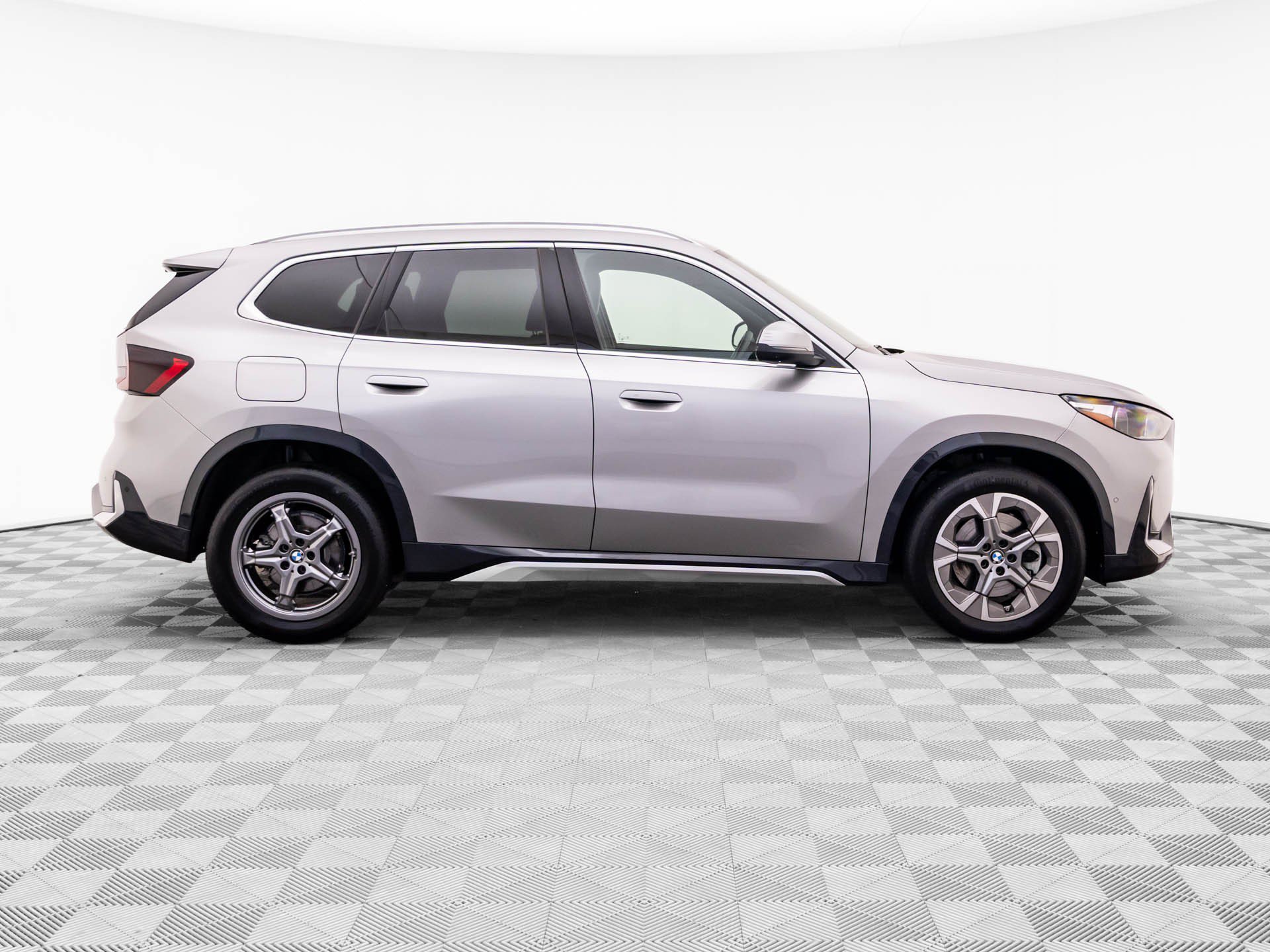 Certified 2025 BMW X1 xDrive28i w/ Premium Package AWD/4WD image 6