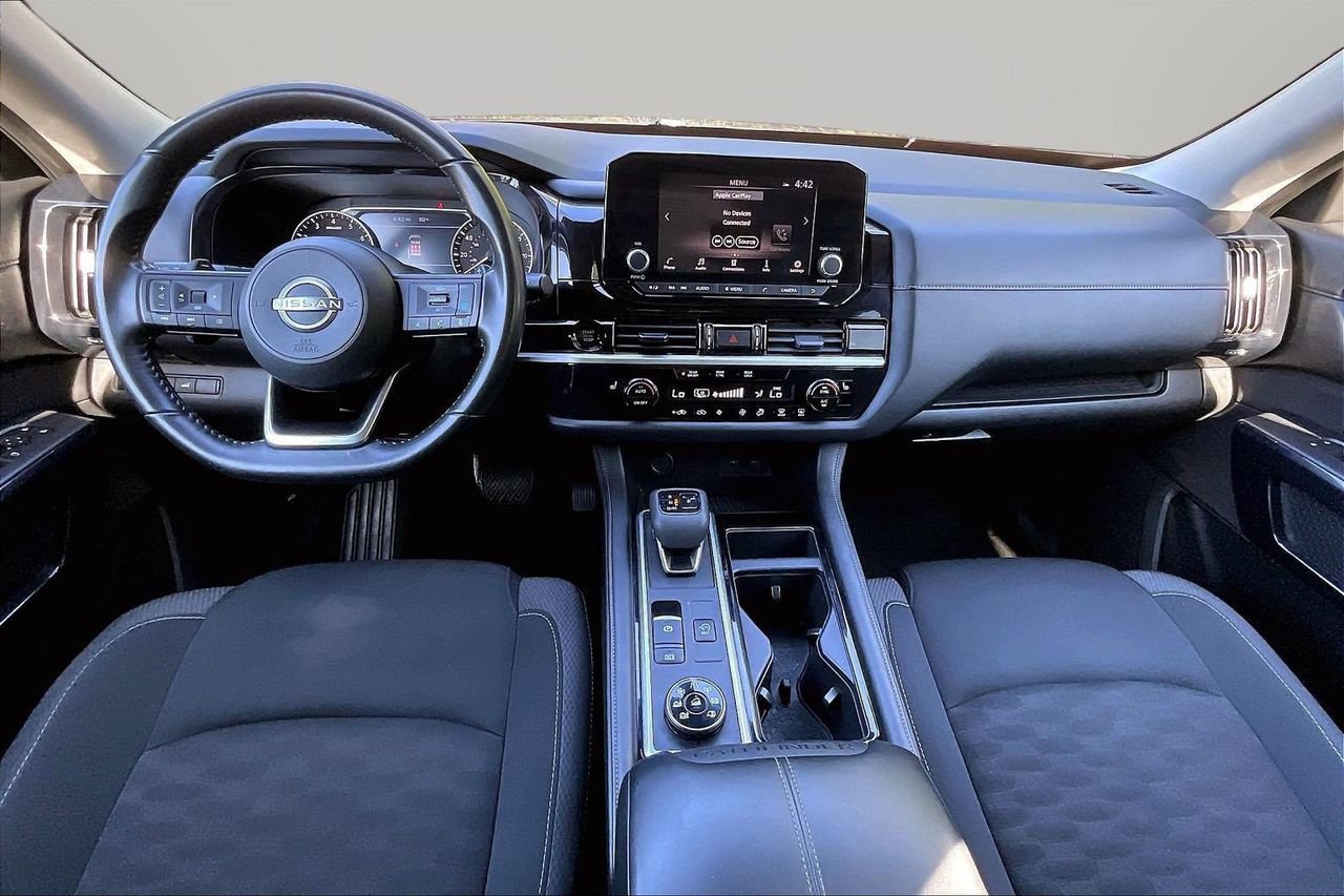 Used 2025 Nissan Pathfinder SV AWD/4WD image 14