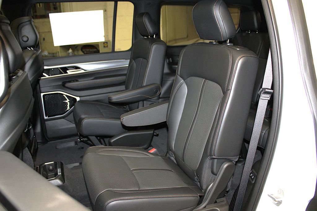 New 2026 Jeep Grand Wagoneer 4WD image 31