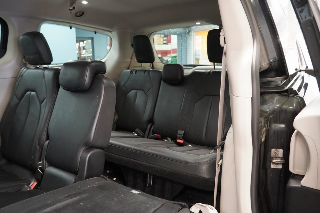 Used 2019 Chrysler Pacifica Touring-L image 25