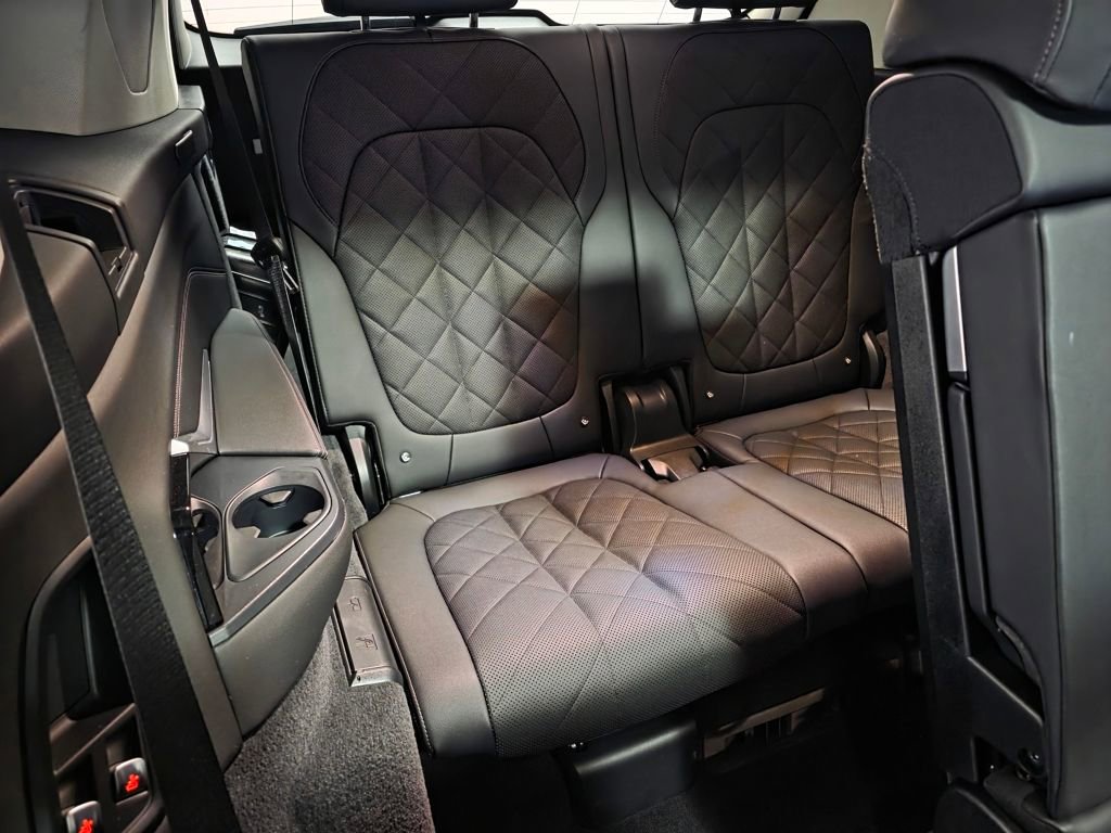 Used 2025 BMW X7 xDrive40i w/ Premium Package image 28