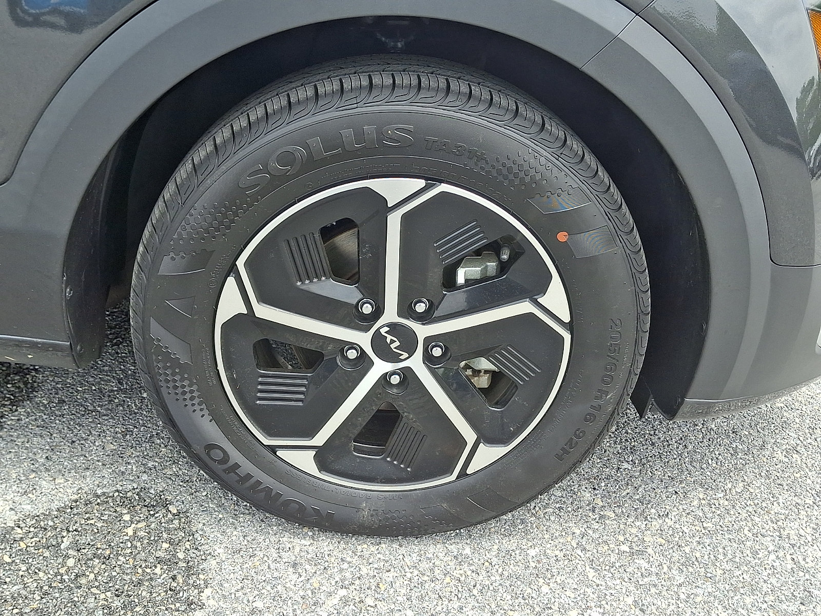Certified 2024 Kia Niro EX FWD image 8