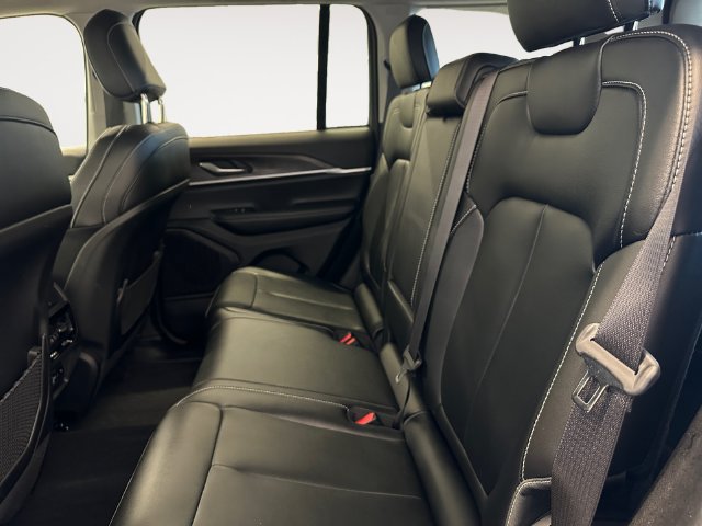 Used 2024 Jeep Grand Cherokee Limited AWD/4WD image 13